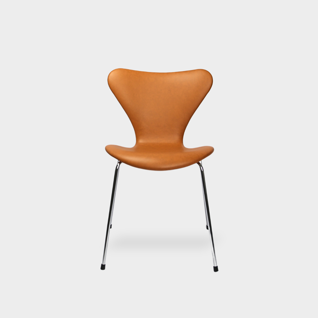 Arne Jacobsen, Syveren chair / Soft leather / Cognac