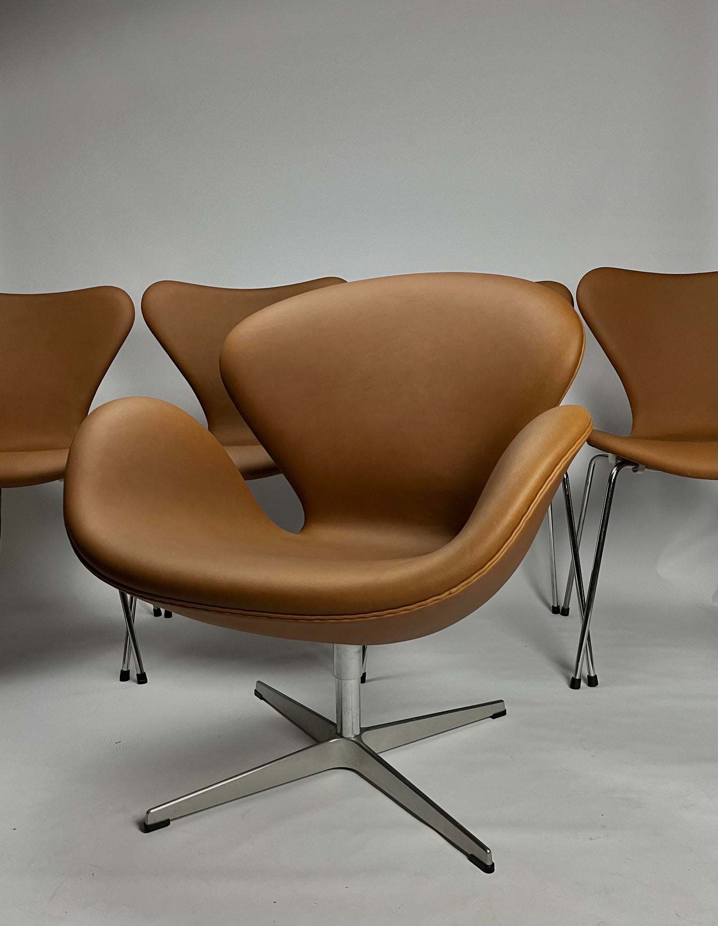 Arne Jacobsen, De sju / Elegance Hasselnöt