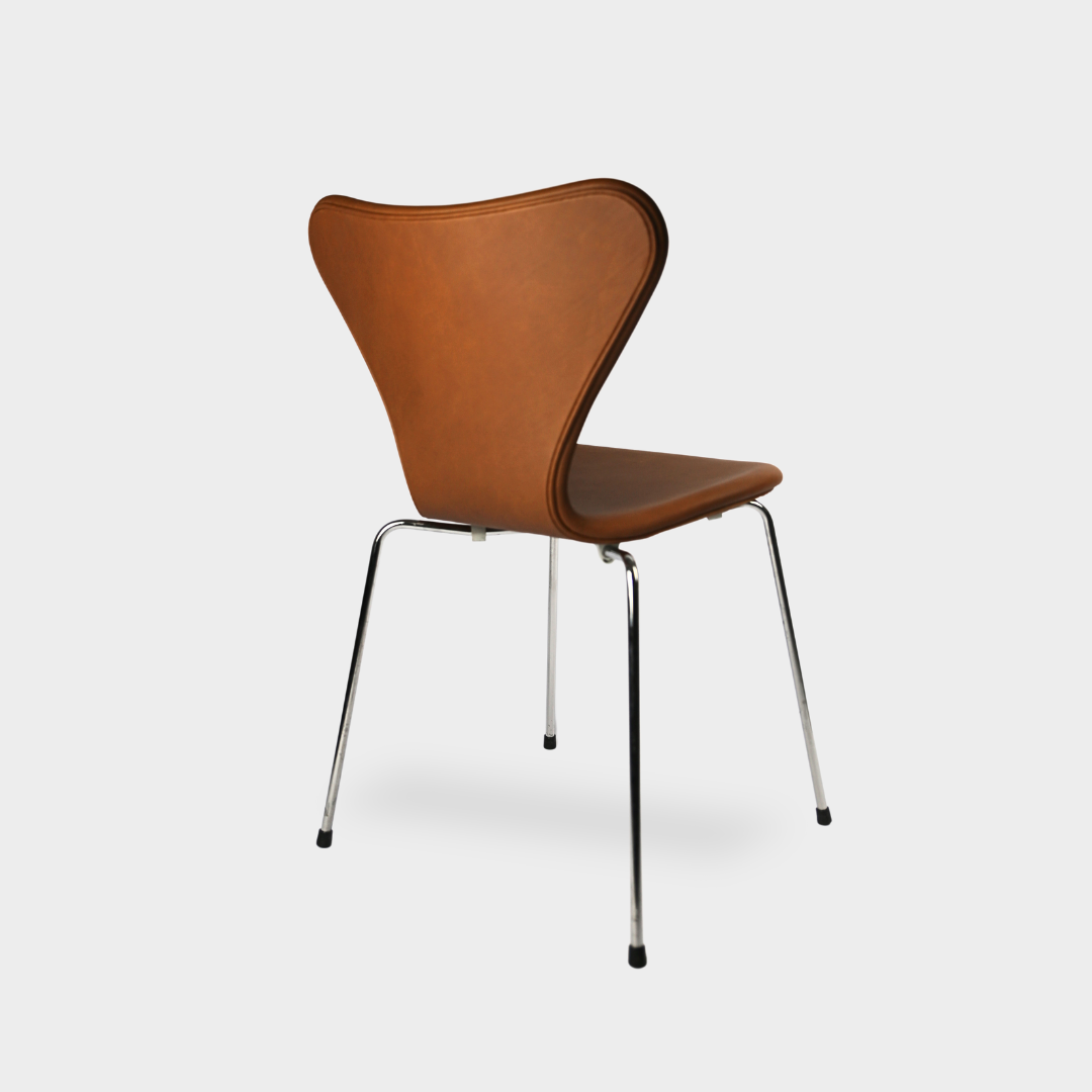 Arne Jacobsen, De sju / Elegance Hasselnöt