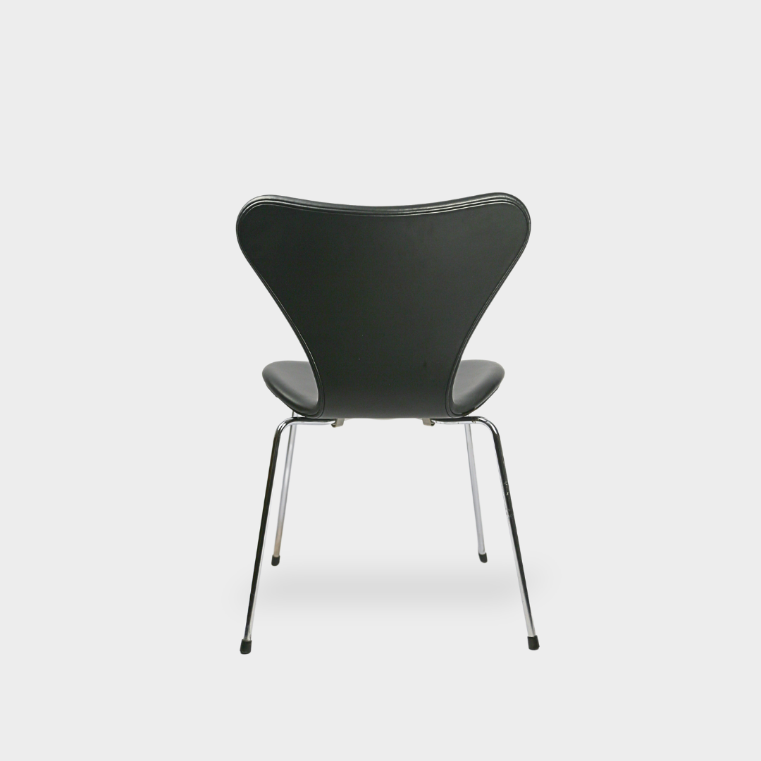Arne Jacobsen, Seven chair in Soft Leather/ Black