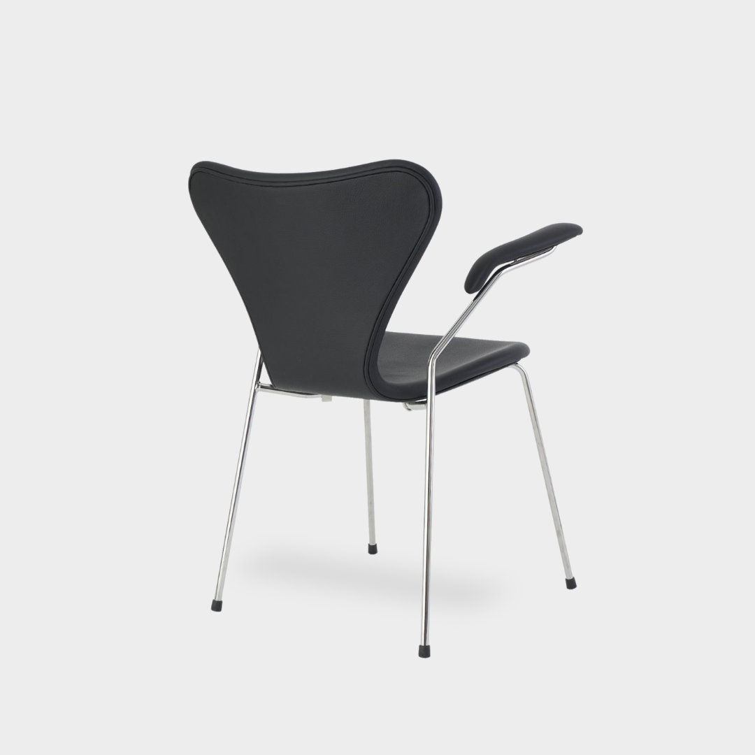 Arne Jacobsen sjuan stol / v. Armstöd