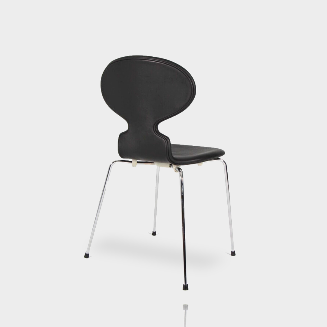 Arne Jacobsen 'The Ant' in Soft Black