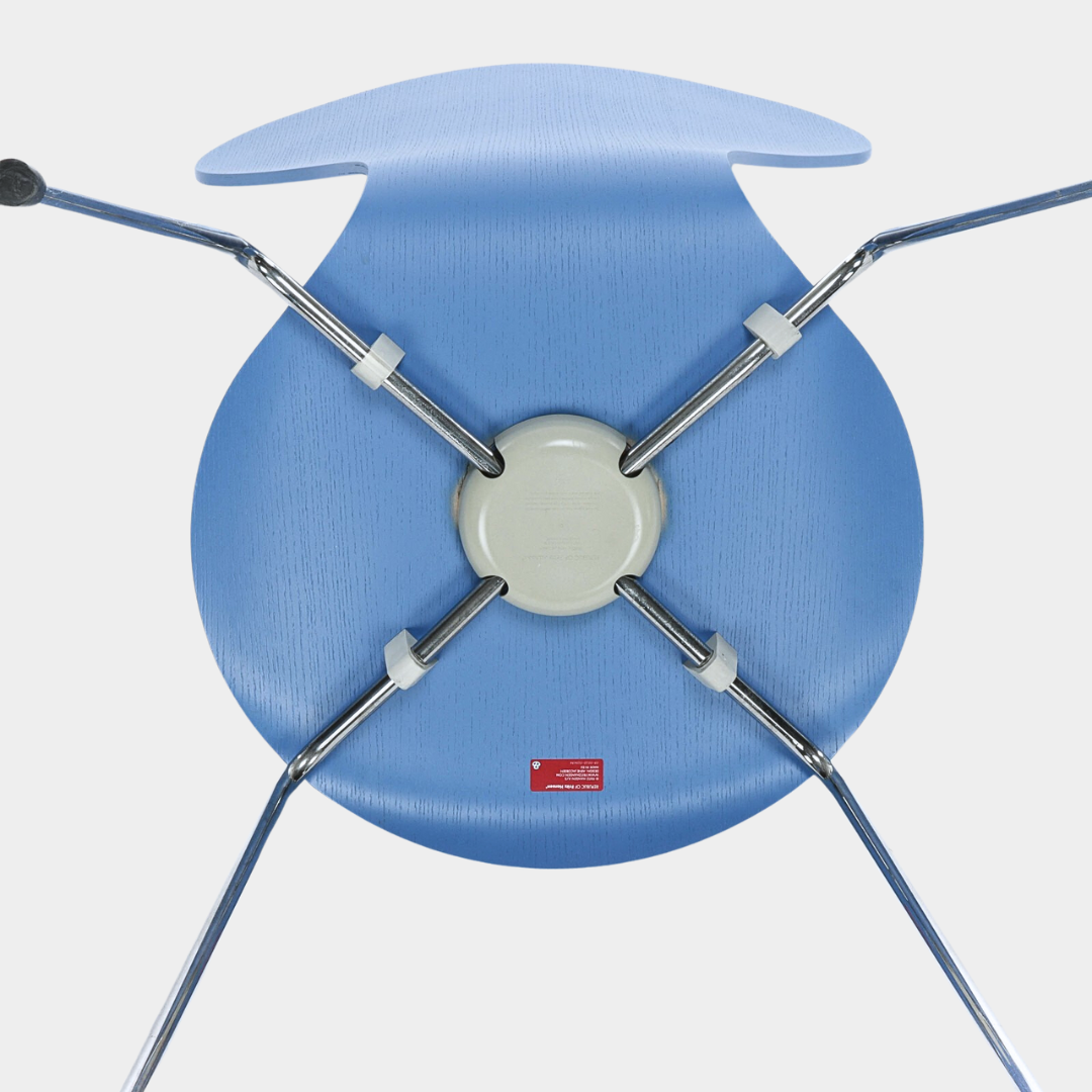 Sæt af seks Arne Jacobsen 'Syver' stole, model 3107, i laseret lyseblå