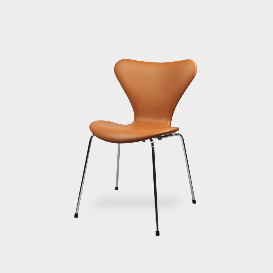 Arne Jacobsen, Syveren chair / Soft leather / Cognac