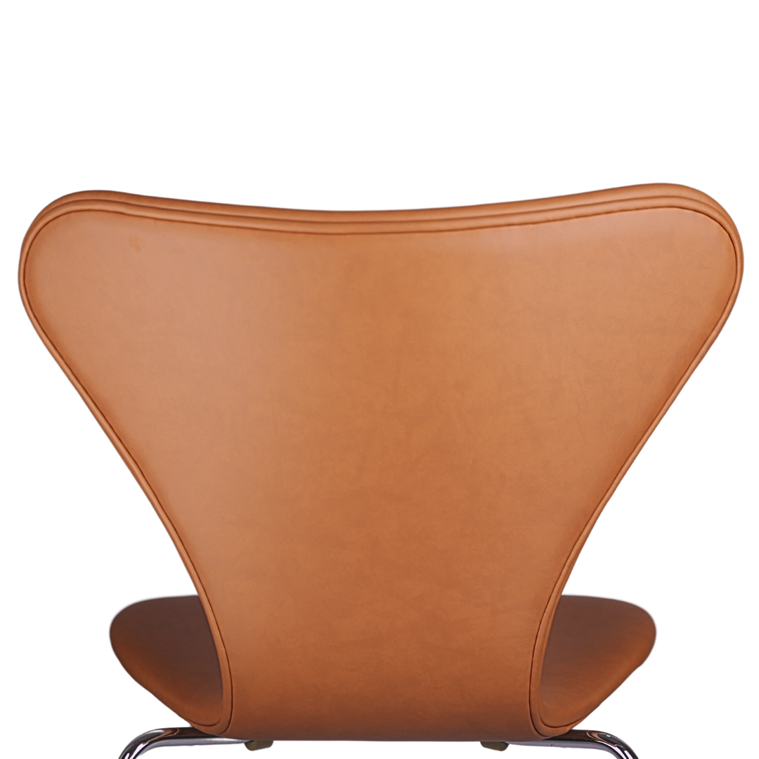 Arne Jacobsen, Syveren chair / Soft leather / Cognac