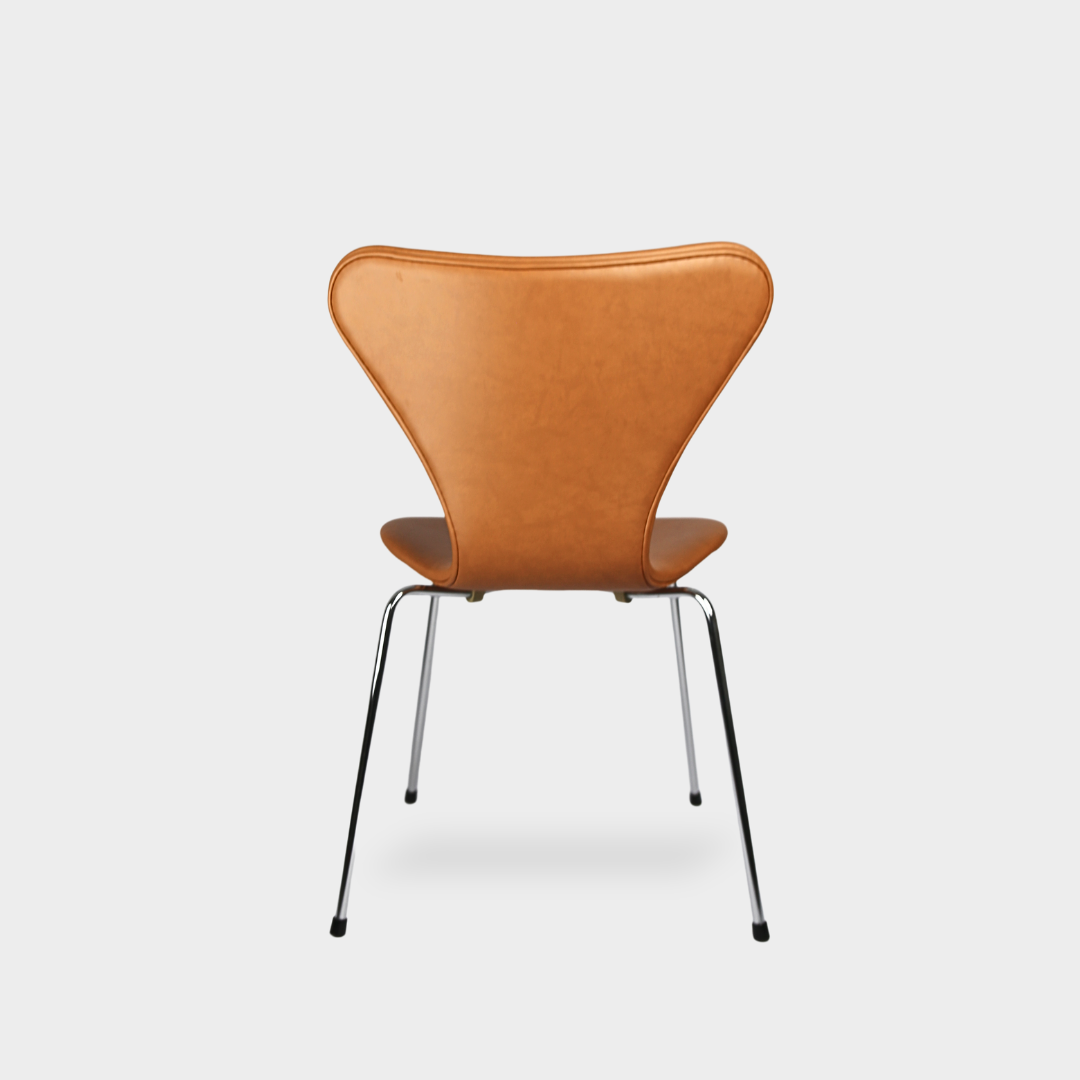 Arne Jacobsen, Syveren chair / Soft leather / Cognac