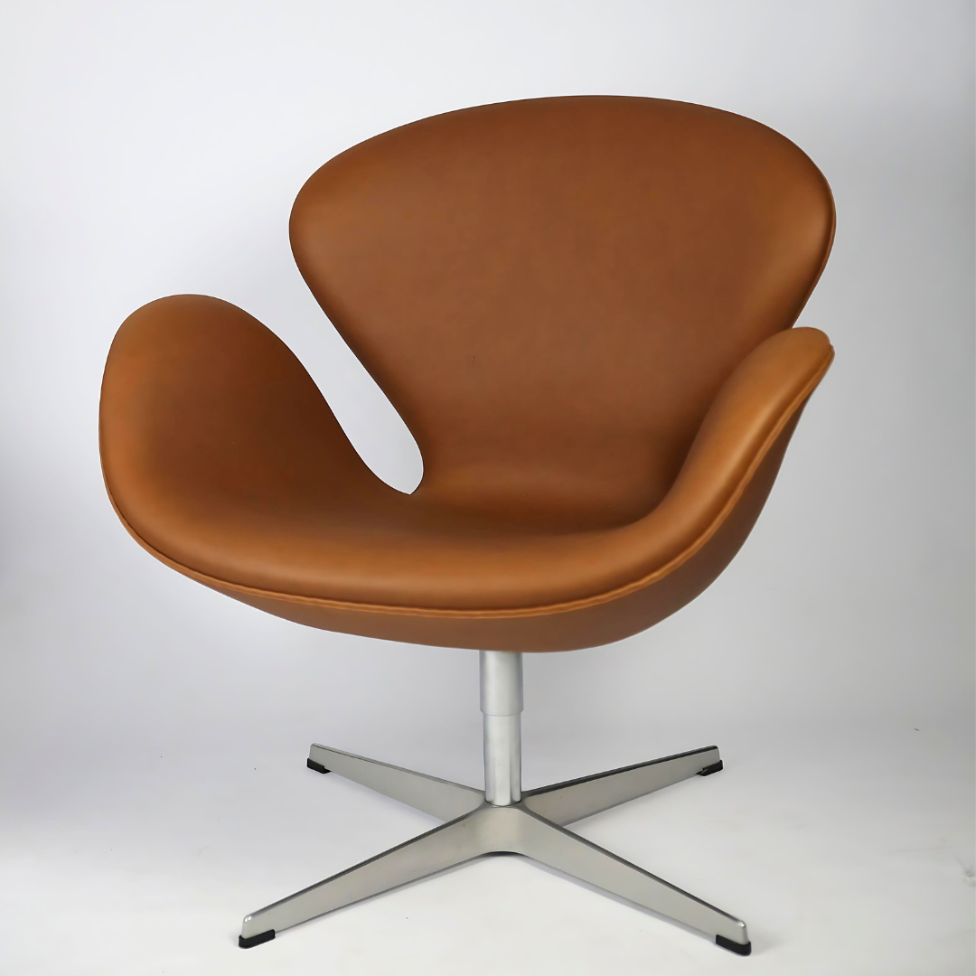 Arne Jacobsen Svane stol i Elegance Hazelnut