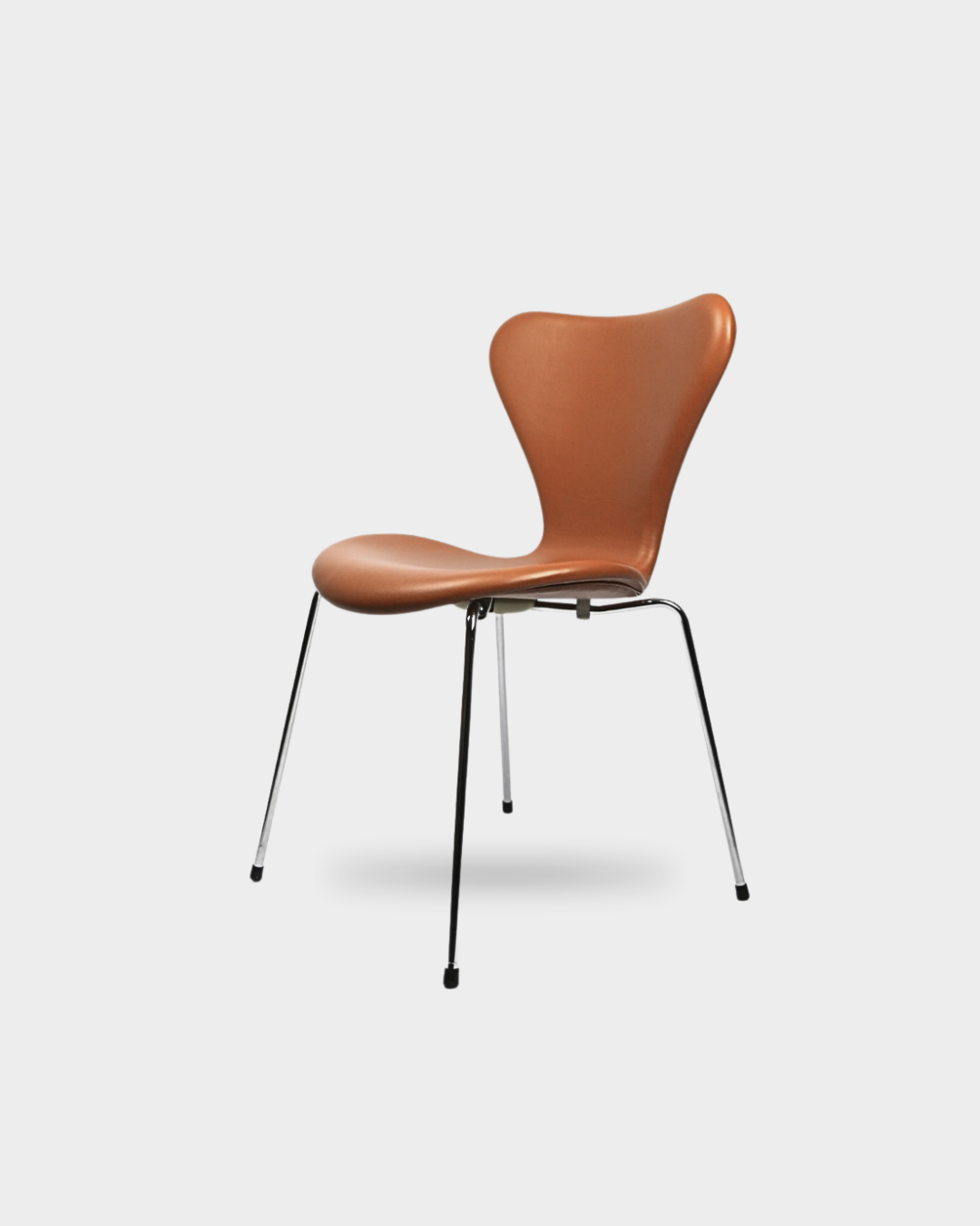 Arne Jacobsen, Seven chair in Soft Walnut