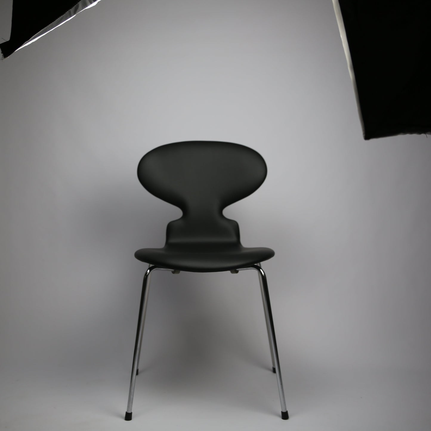 Arne Jacobsen 'The Ant' in Soft Black