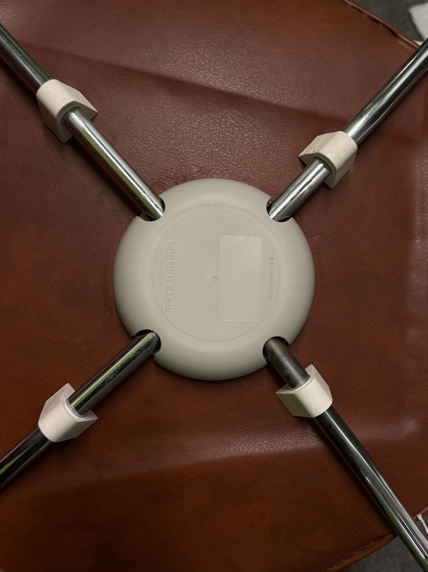 Arne Jacobsen, Sjuan stol / Classic Soft Brandy