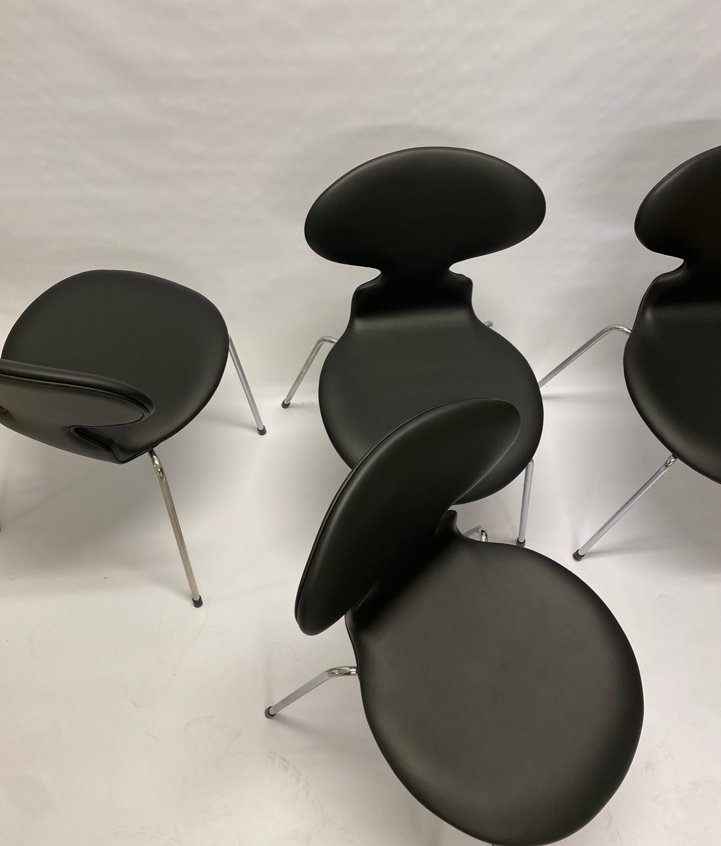 Arne Jacobsen 'The Ant' in Soft Black
