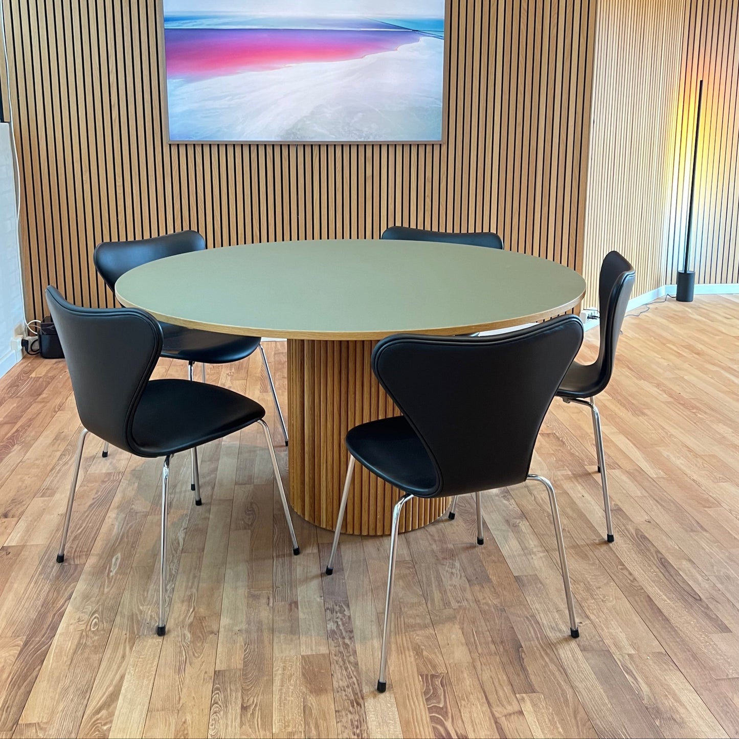 Arne Jacobsen, Seven chair in Soft Leather/ Black