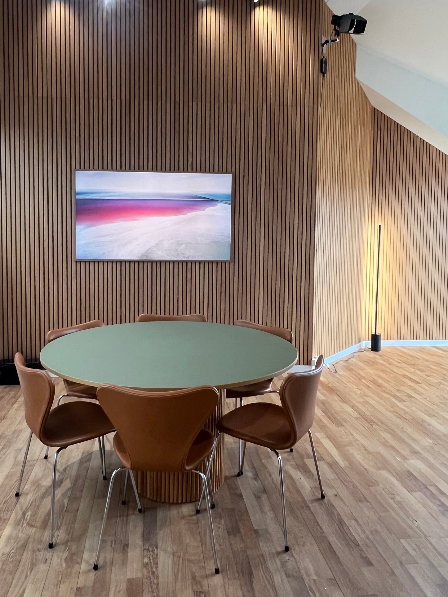 Arne Jacobsen, Seven chair in Soft Walnut