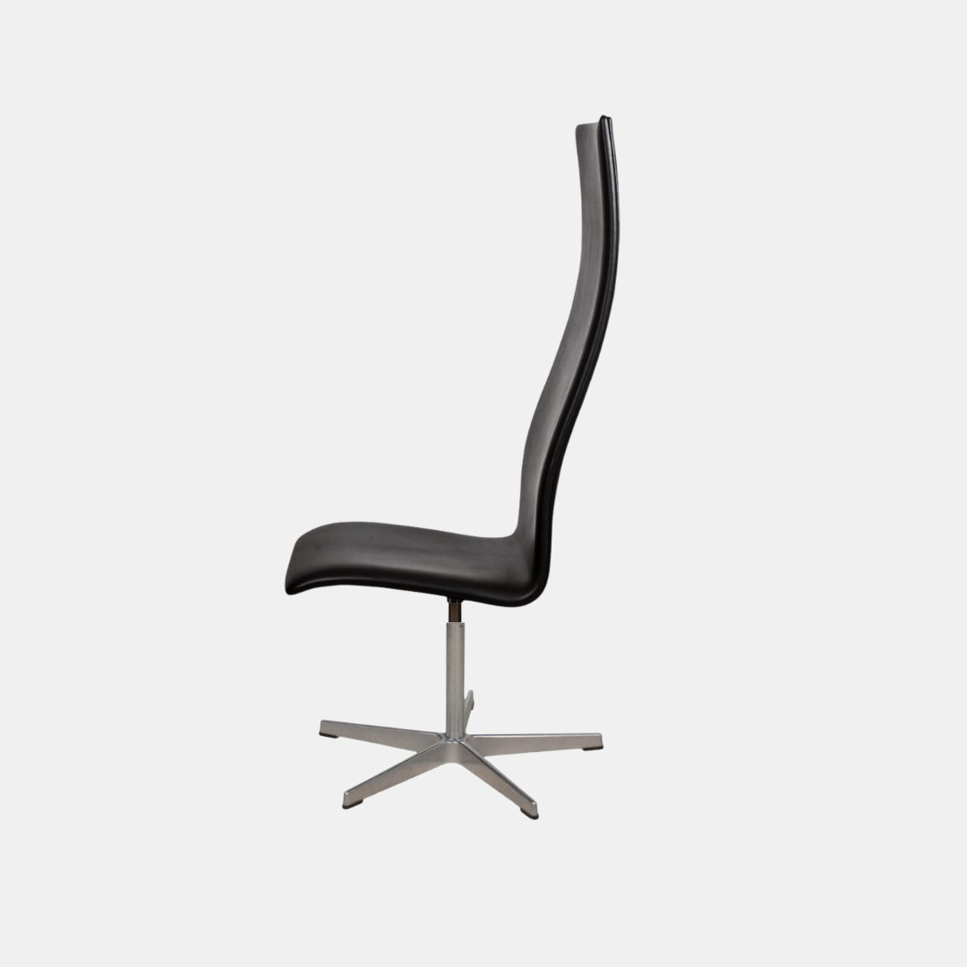 Arne Jacobsen Oxford chair with high back / Soft leather, Black.