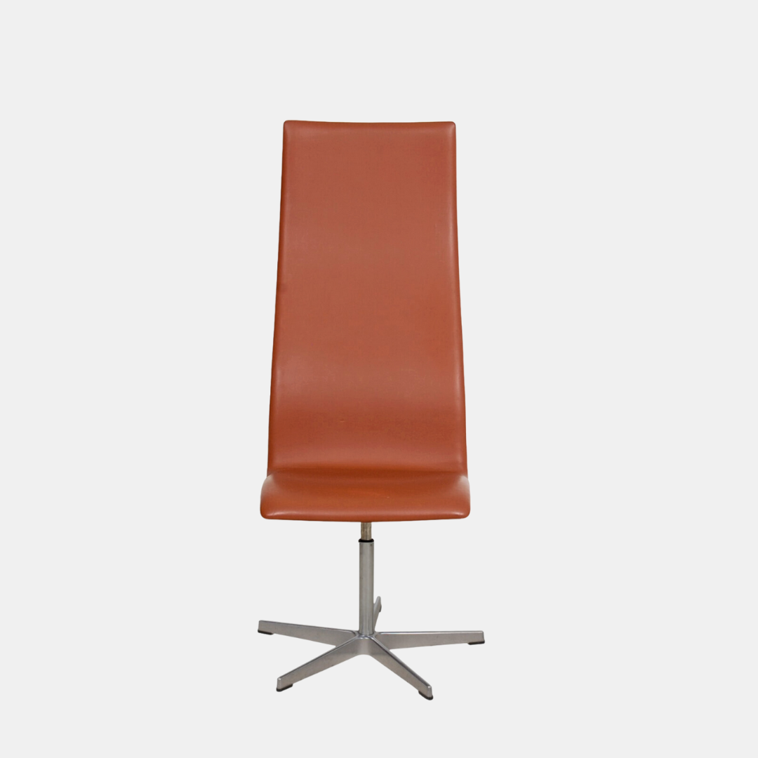 Arne Jacobsen Oxford chair with high back / Soft leather, Walnut.