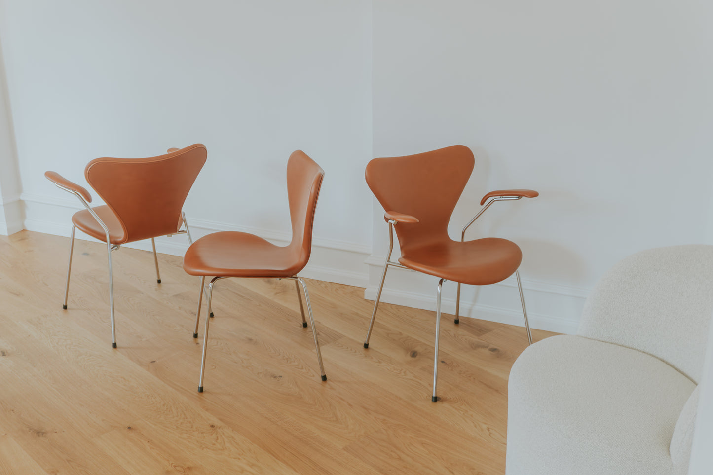 Arne Jacobsen Syveren stol i Calvados Cognac / Mjukt läder.