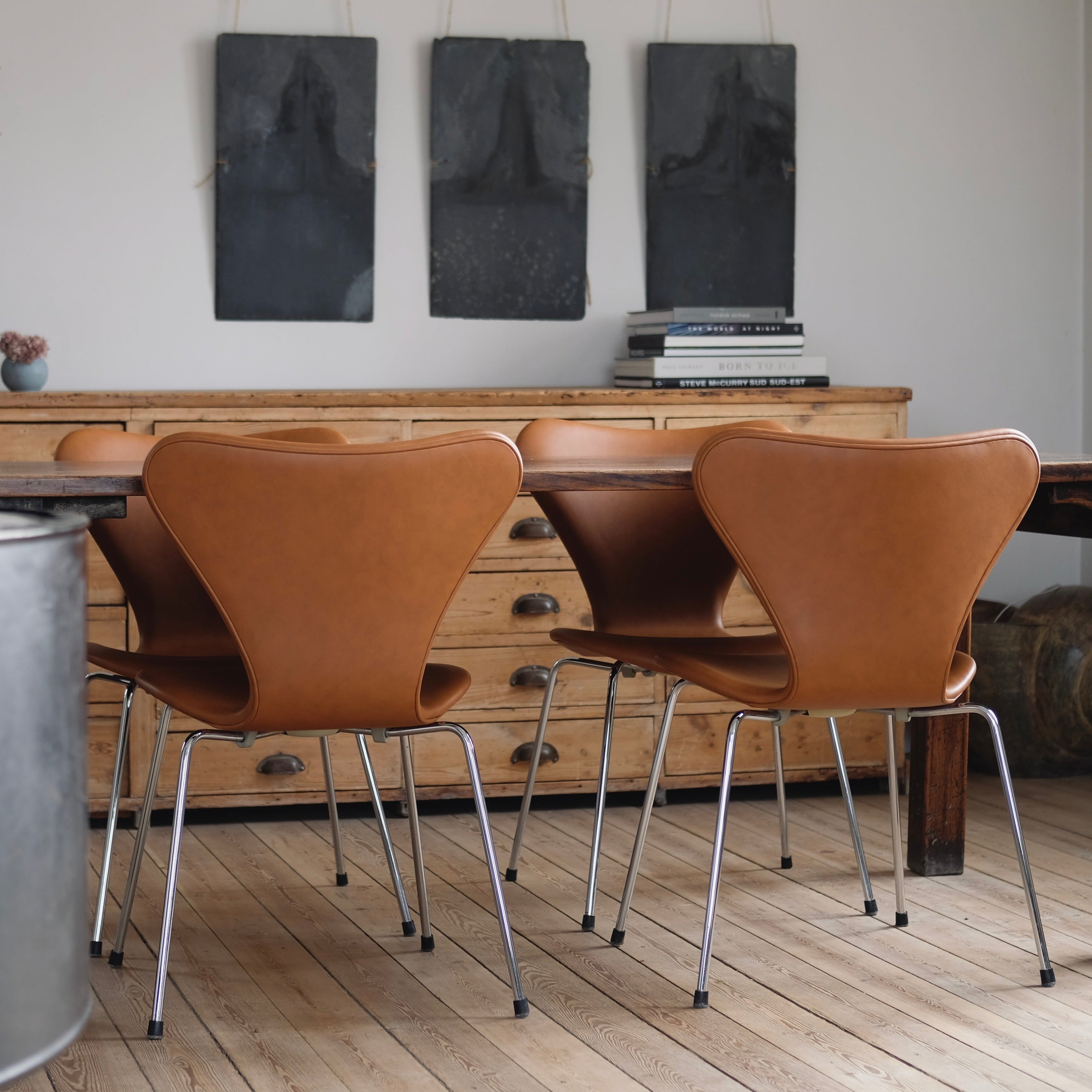 Arne Jacobsen, Syveren chair / Soft leather / Cognac – AUO NORD