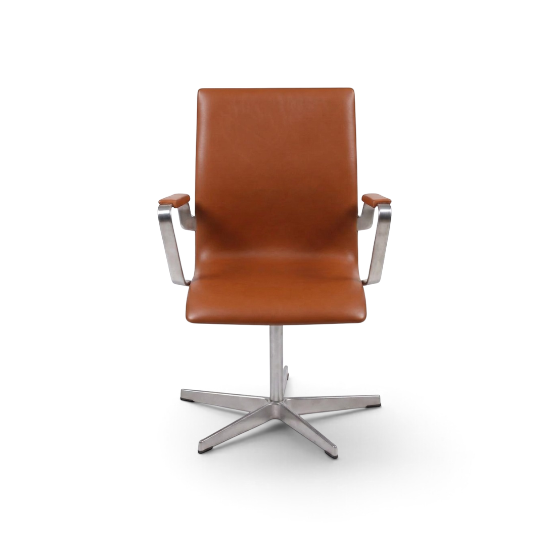 AUO NORD Arne Jacobsen Oxford kontorstol med høj ryg i cognacfarvet soft læder og poleret kromstel