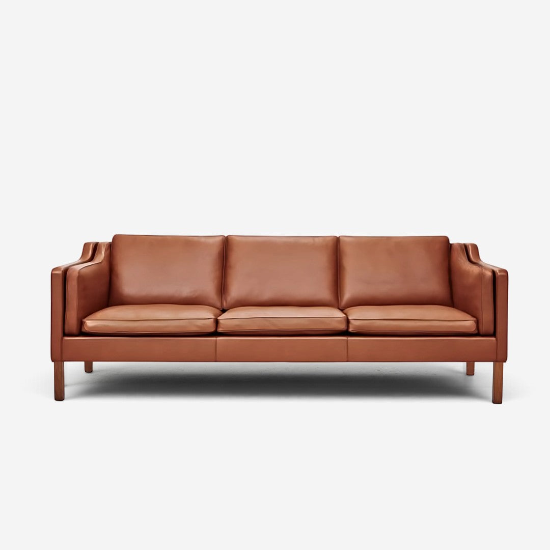 AUO NORD Børge Mogensen 2213 3-personers sofa i cognacfarvet læder med træben, renoveret dansk designklassiker.