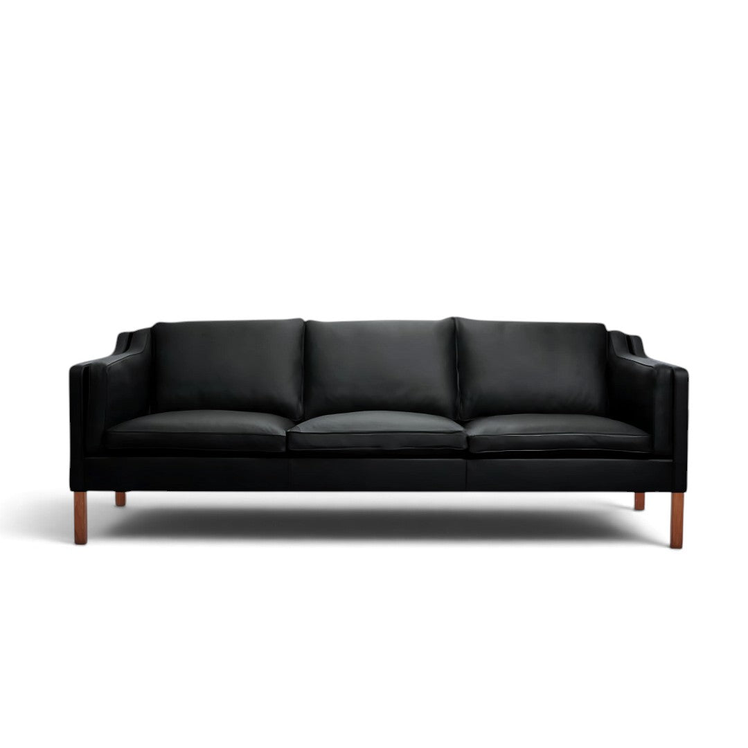AUO NORD Børge Mogensen model 2213 3-personers sofa i sort læder med træben, nænsomt renoveret og nybetrukket.