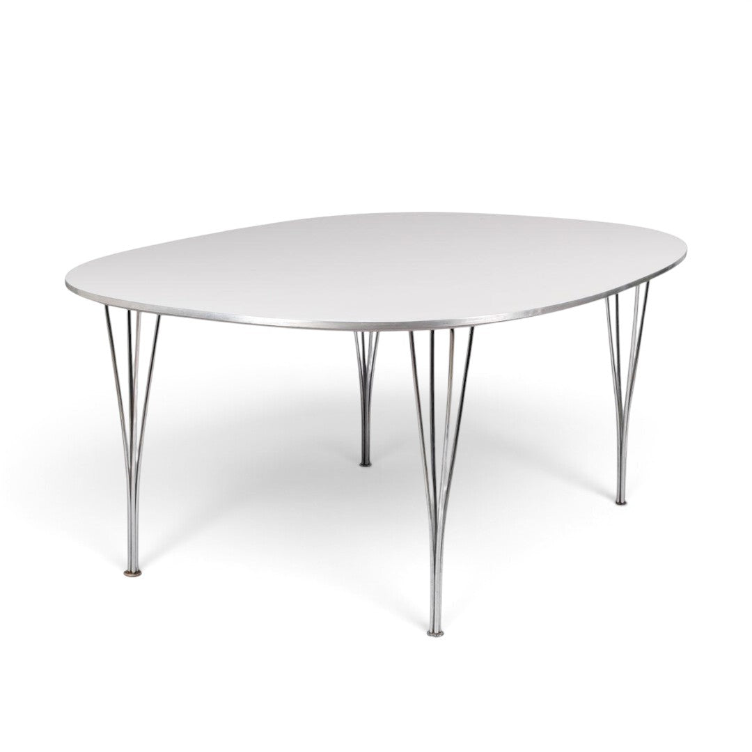 AUO NORD Piet Hein Superellipse bord fra Fritz Hansen med hvid laminatplade og ikoniske stålben i dansk design